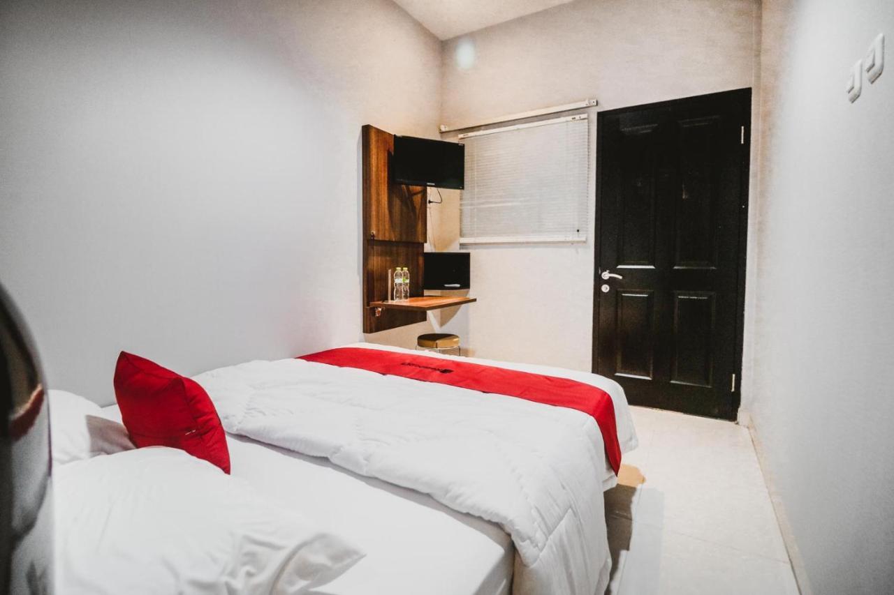 Reddoorz Near Kebon Jeruk Jakarta Exterior photo
